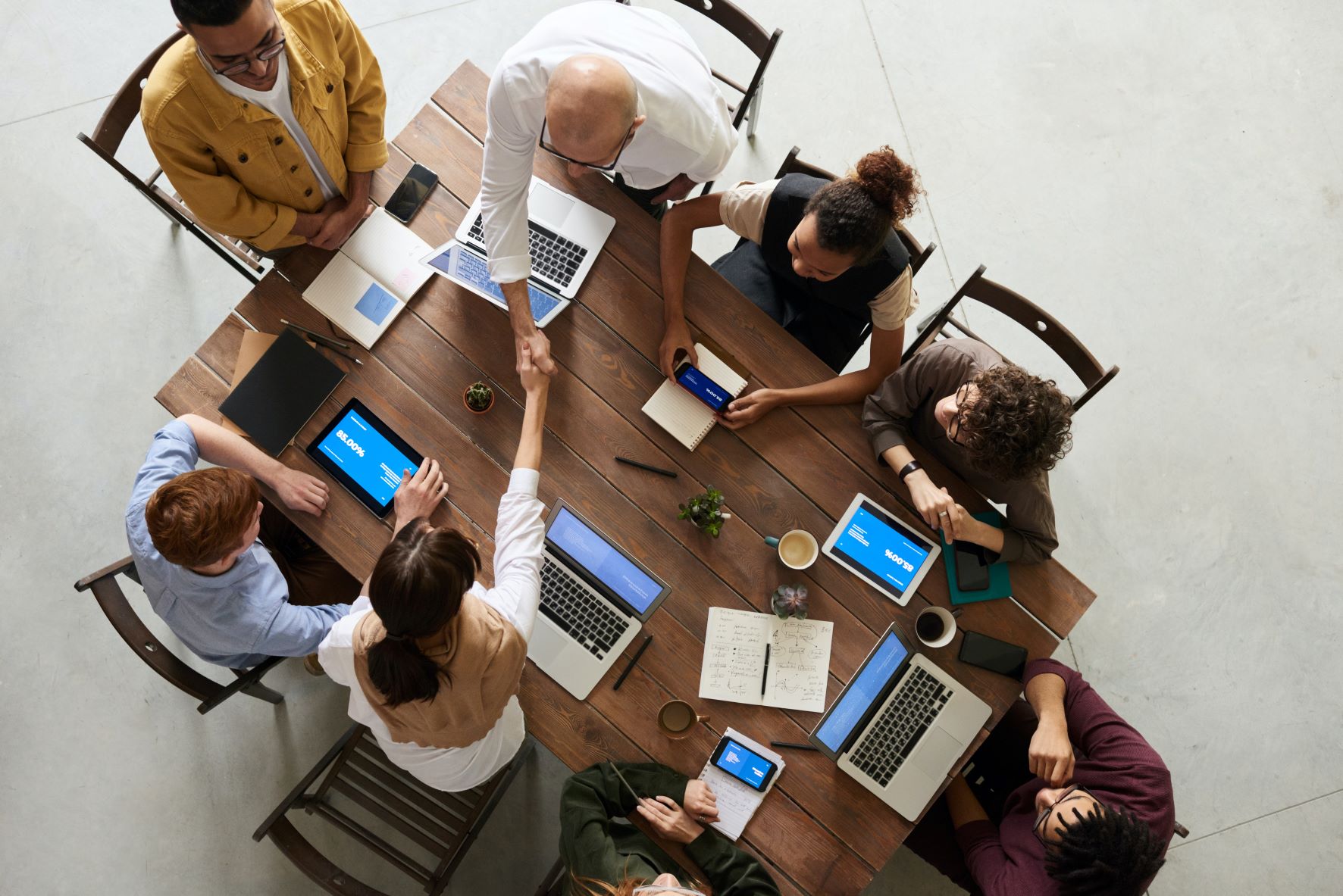 A team of IT Managed Services experts meet with a business owner.